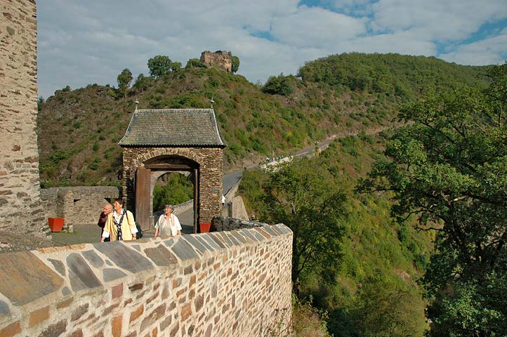Burg Eltz über Moselkern Elzbach Mosel Wirschem Eifel