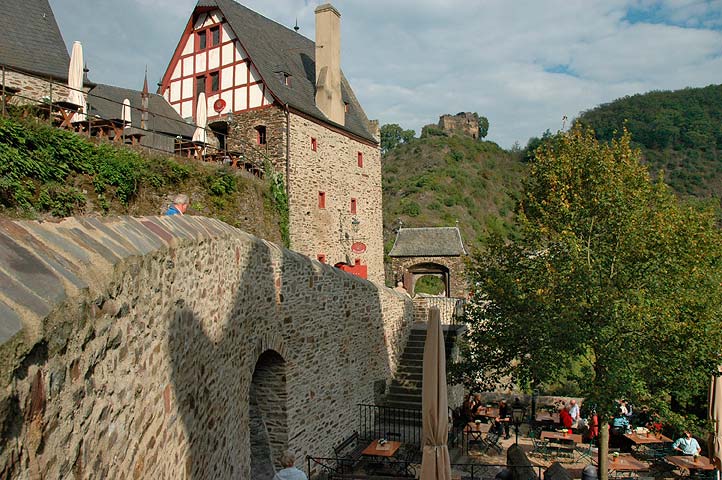 Burg Eltz über Moselkern Elzbach Mosel Wirschem Eifel