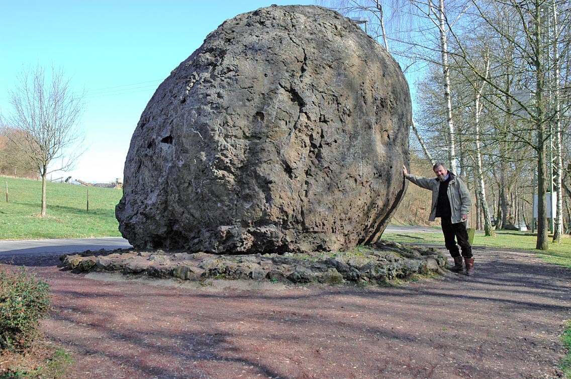 vulkanische Bombe Lavabombe Strohn Eifel