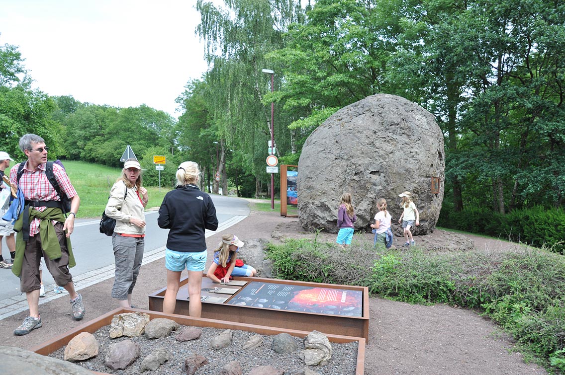 vulkanische Bombe Lavabombe Strohn Eifel