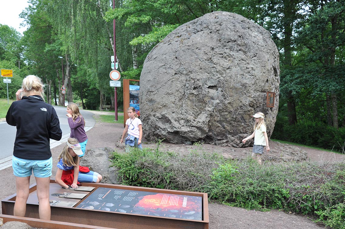 vulkanische Bombe Lavabombe Strohn Eifel